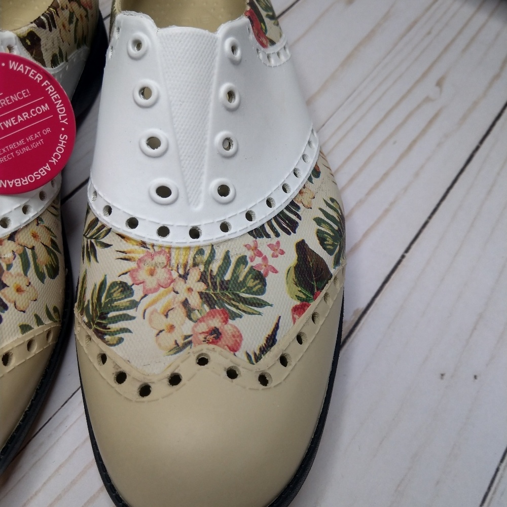 Biion girls size 5 golf shoes